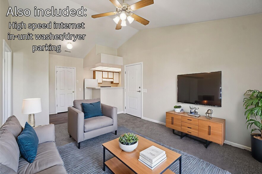 Living Room - Sterling Pointe Apartments