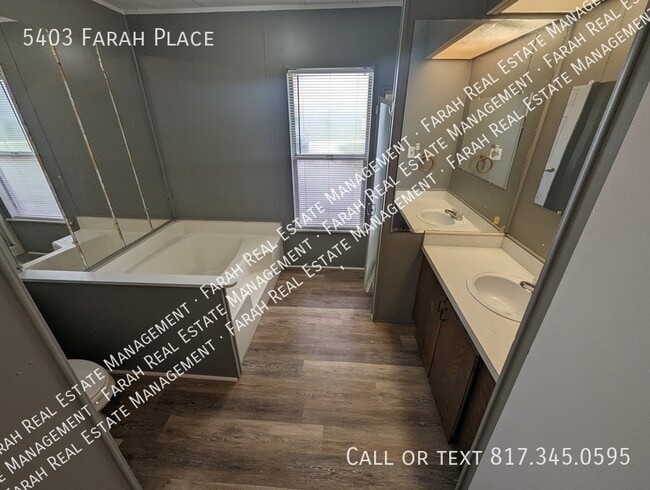 Building Photo - 5403 Farah Pl