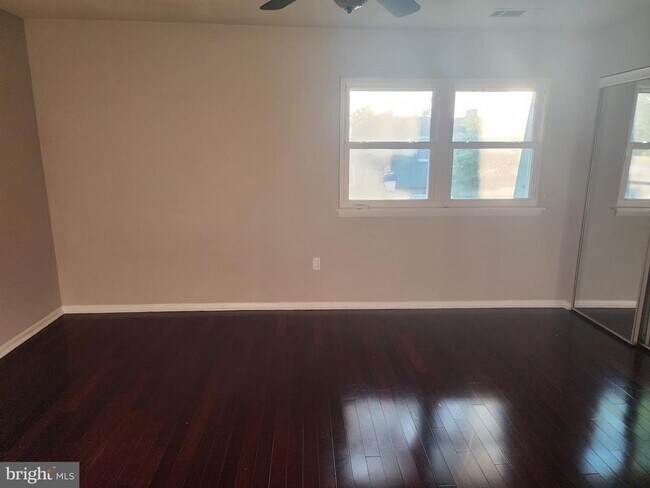 Building Photo - 132 Meadowview Ln