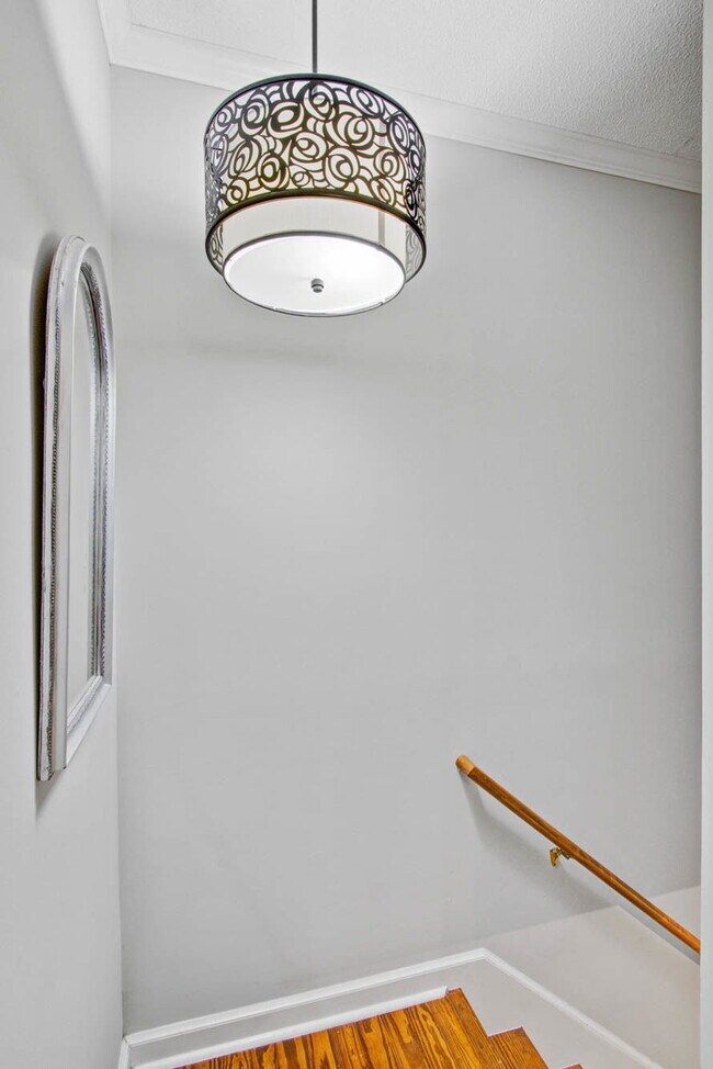 Building Photo - 978 Governors Rd