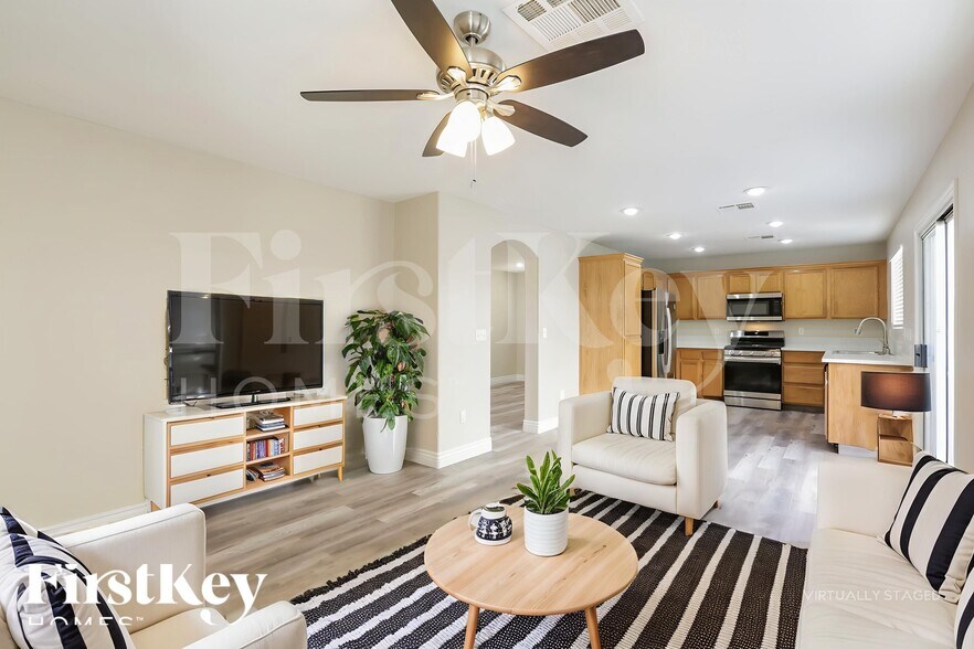 Building Photo - 5681 Woods Crossing St