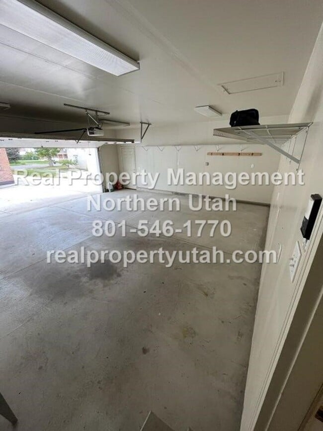 Building Photo - Adorable 5 Bedroom home in Brigham City