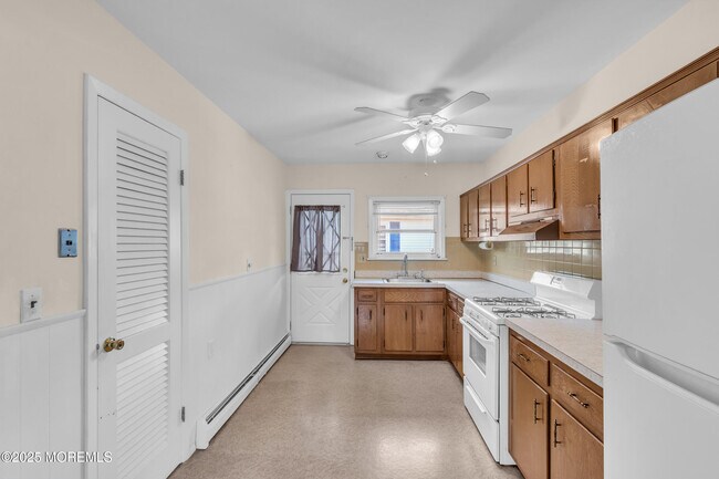 Building Photo - 164 Charlotteville Dr S