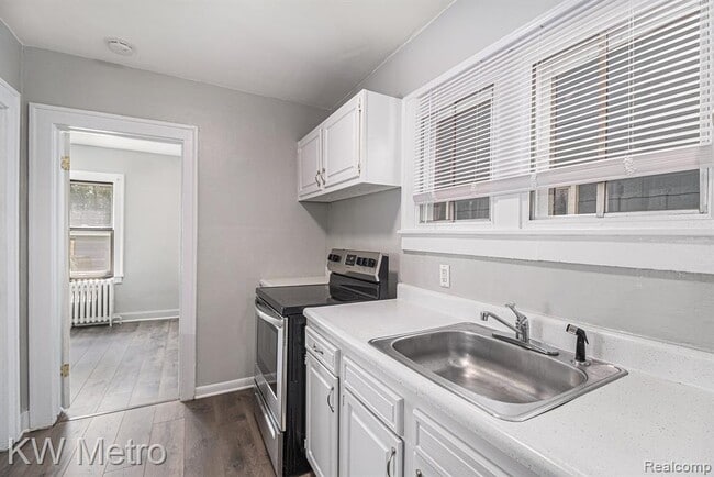 Building Photo - 508 Parkdale Ave