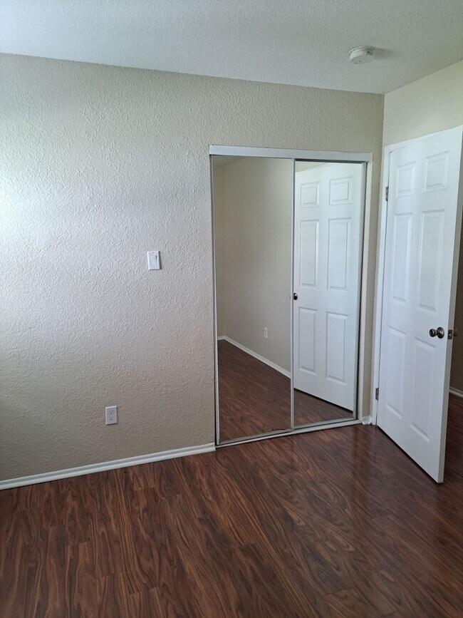 Building Photo - 1835 Carmona Ave