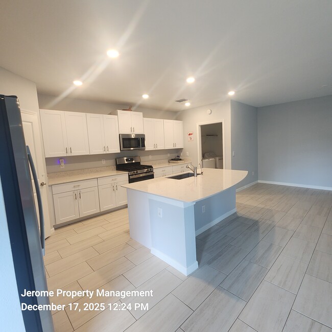 Building Photo - 2546 Leonia Ln