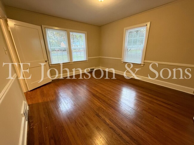 Building Photo - Charming Home with Character and Modern Co...