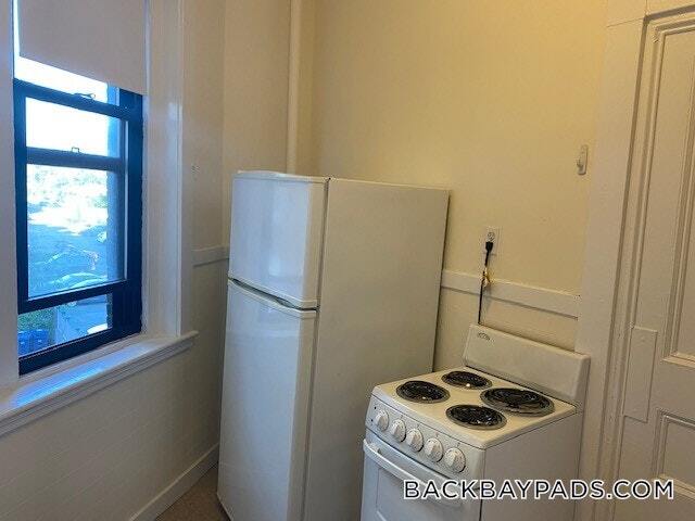 Building Photo - 504 Beacon St