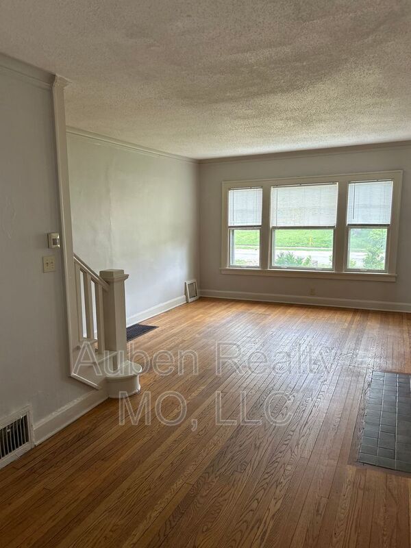 Building Photo - 5412 Harrison St