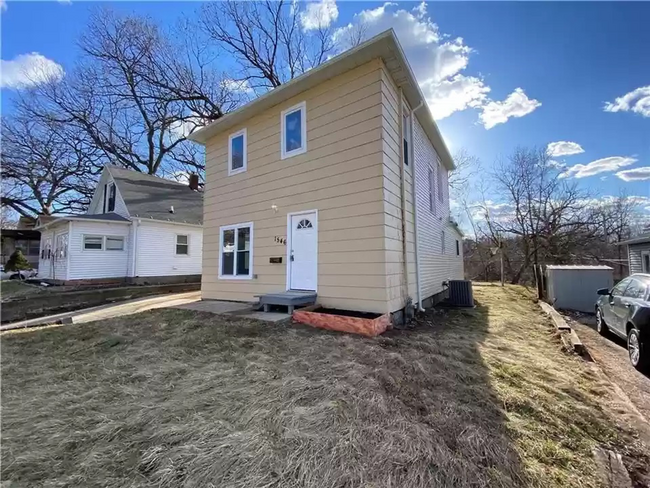 Building Photo - Stunning 4 Bed Home West of Drake