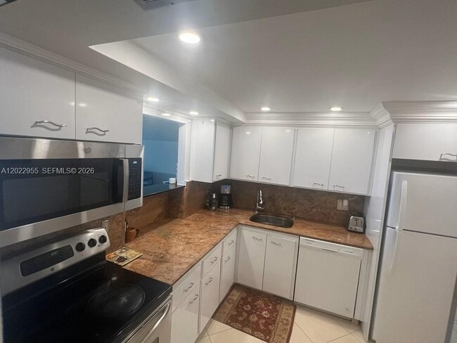 Building Photo - 2017 S Ocean Dr
