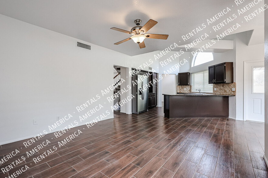 Building Photo - 967 E Rockwell Dr