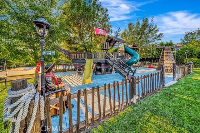 Building Photo - 2037 Delphine Ln