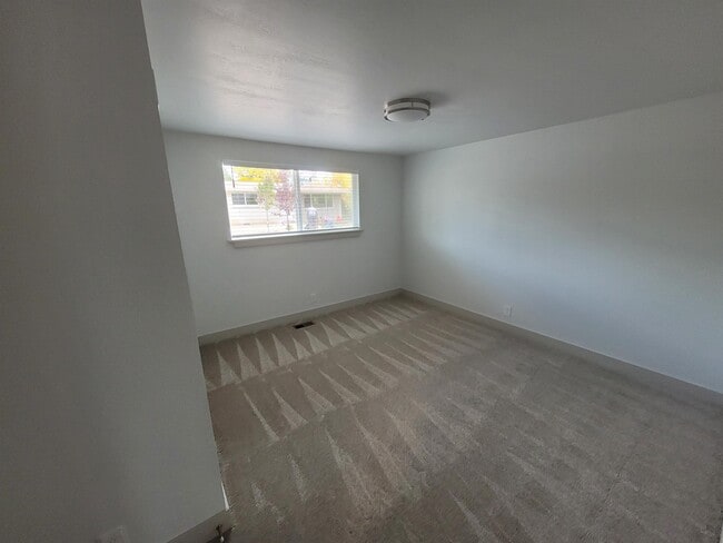 Building Photo - 245 W 200 N