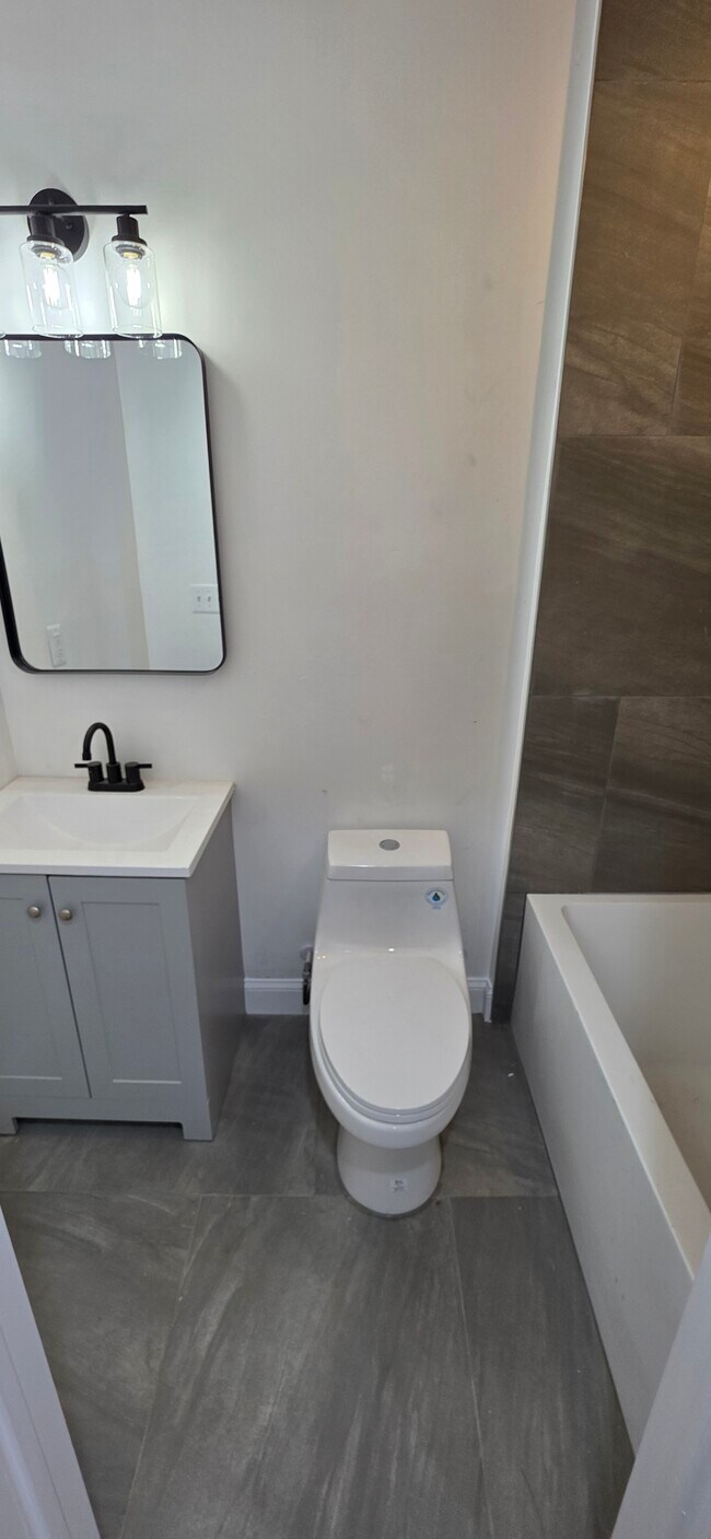 Building Photo - 222 N Glover St