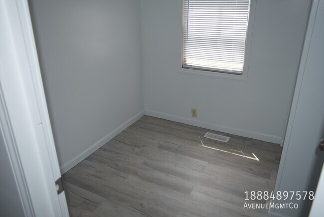 Building Photo - 715 23rd St NW