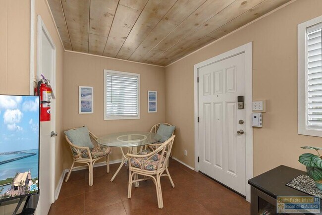 Building Photo - 2615 Gulf Blvd