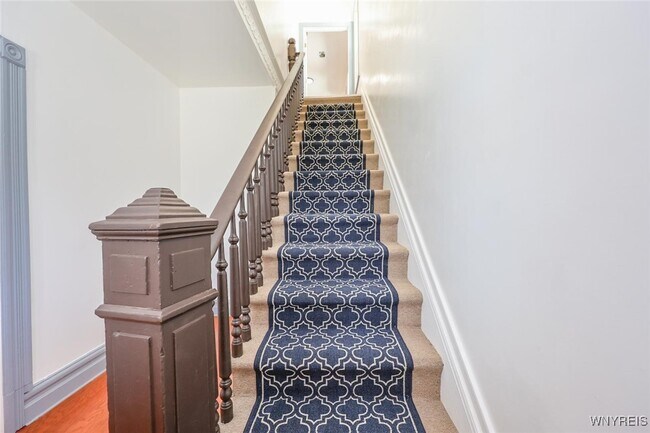 Building Photo - 30 Glenwood Ave