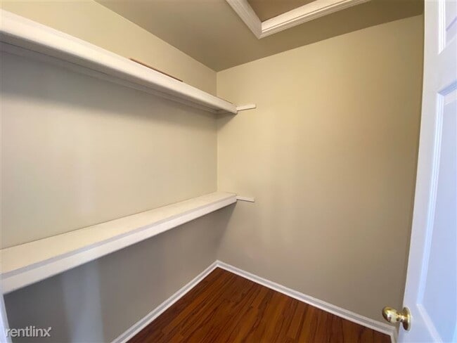 Building Photo - 6710 Summerdale Ct E