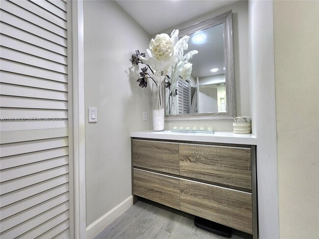 Building Photo - 3505 S Ocean Dr