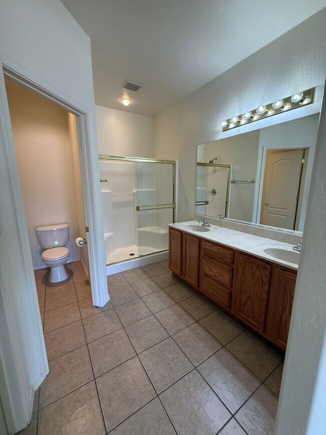 Building Photo - 2 Bedroom 2 Bath in Gated Community in Amante at Verde Fanta Fe Contact Property Pros 928-634-7710