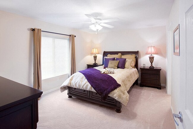 Large Main Bedroom with En-suite Bathroom & Closet - Redwood Washington Township MI