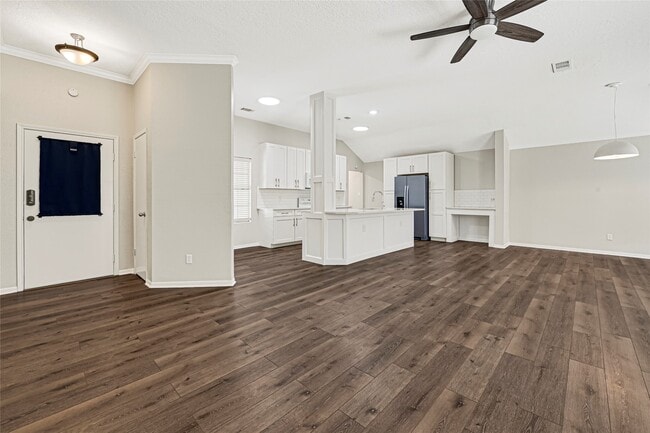 Building Photo - 522 Country Ln