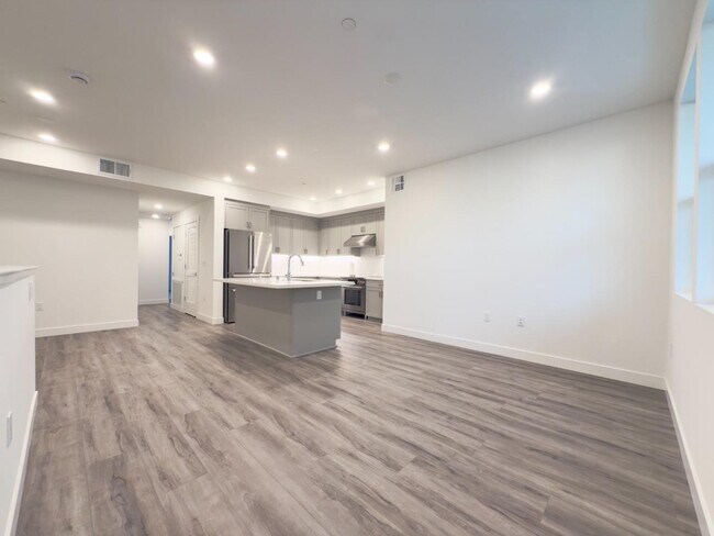 Building Photo - 1303 Besra Ter