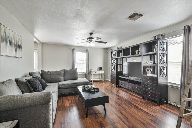 Building Photo - 11735 Pebble Sands Dr