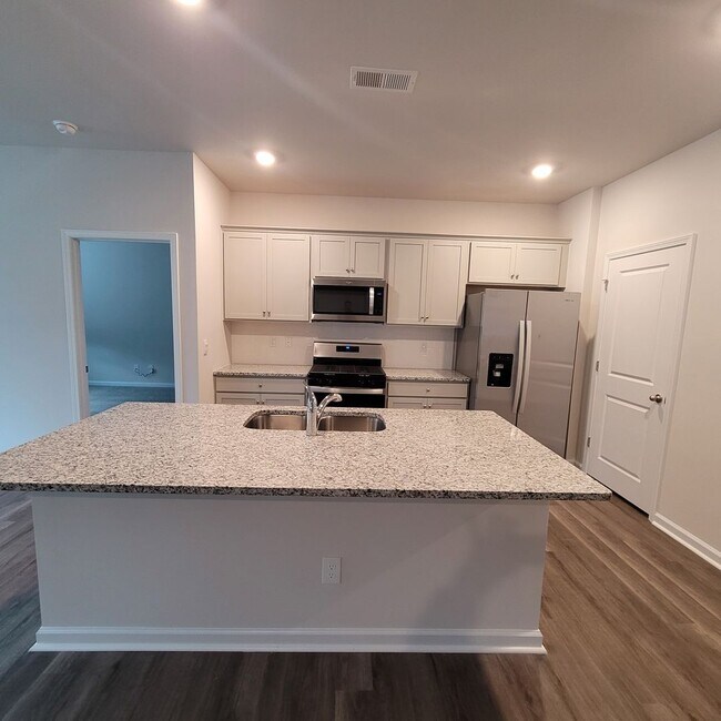 Building Photo - Brand new construction home in the desirable Brunswick Forest subdivision