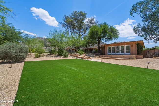 Building Photo - 5136 E Roadrunner Rd