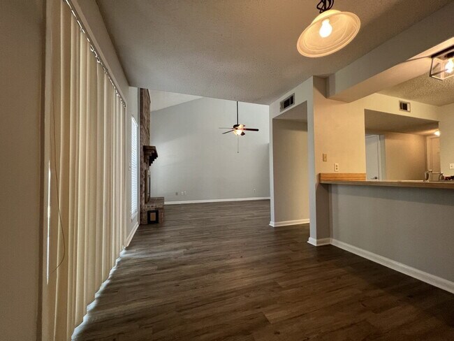 Building Photo - "Charming 2-Bed Townhouse in Shalimar with...