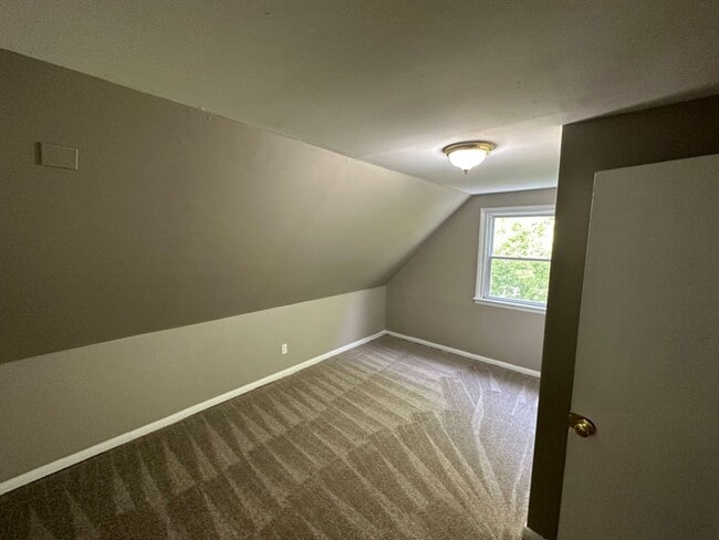 Building Photo - Single Family Home