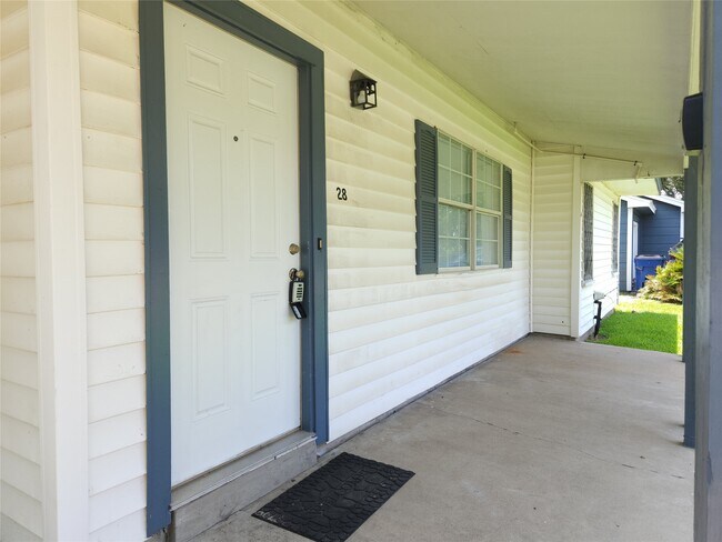 Building Photo - 28 14th St N