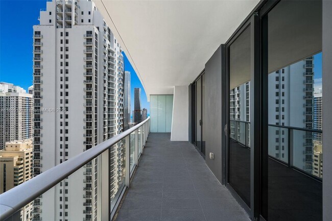 Building Photo - 1010 Brickell Ave