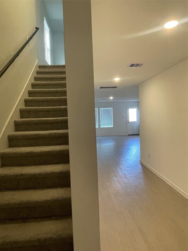 Building Photo - 112 Stran St