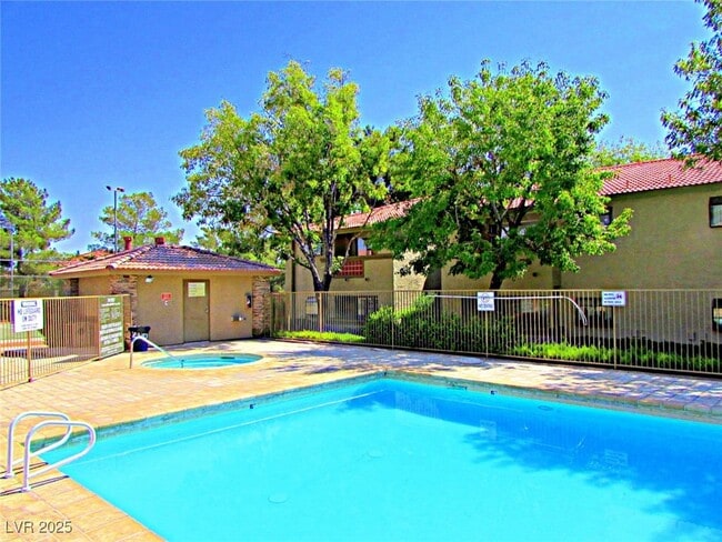 Building Photo - 7200 W Pirates Cove Rd