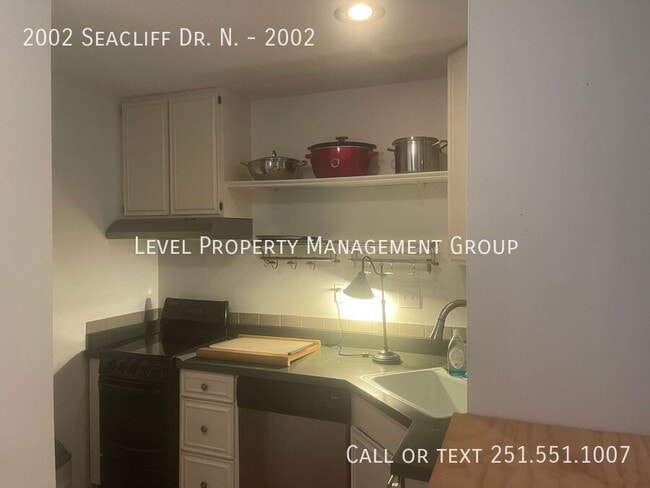 Building Photo - 2002 Sea Cliff Dr N