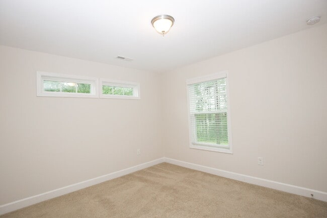 Building Photo - Charming 3 bed, 2.5 bath home with bonus t...