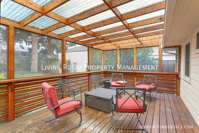 Building Photo - 3135 NE 86th Ave