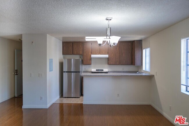 Building Photo - 331 S Gramercy Pl