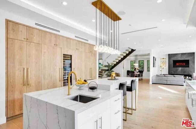 Building Photo - 13812 Cumpston St