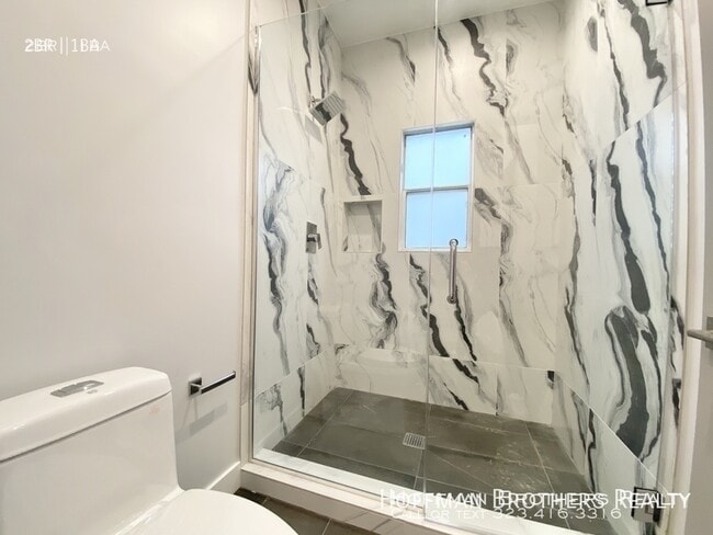 Building Photo - 141 N Swall Dr