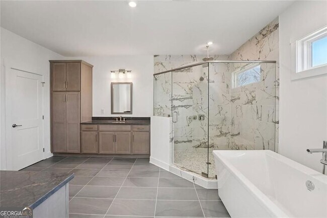 Building Photo - 2815 Medford Dr