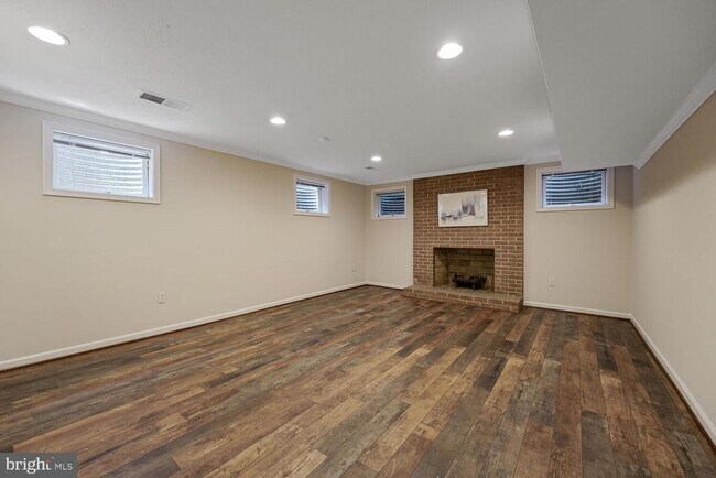 Building Photo - 6109 Clearwood Rd
