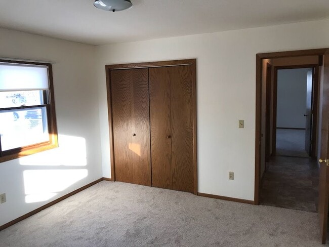 Building Photo - 3 Bedroom Duplex