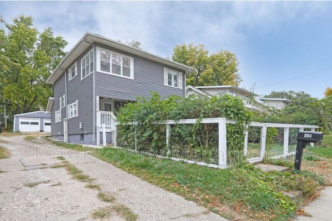 Building Photo - 1004 Arthur Ave