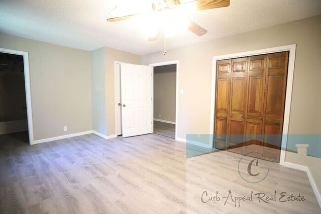 Building Photo - Beautifully renovated 4-bedroom 3 bath hom...