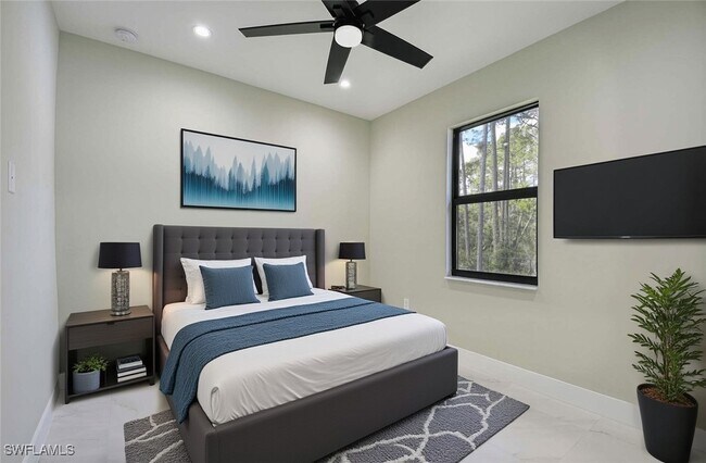 Building Photo - 219 33rd Ave NW