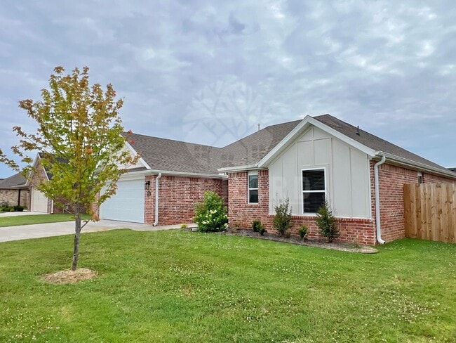 Building Photo - Tontitown- Single-Family Homes- Spacious Hickorywood Plan